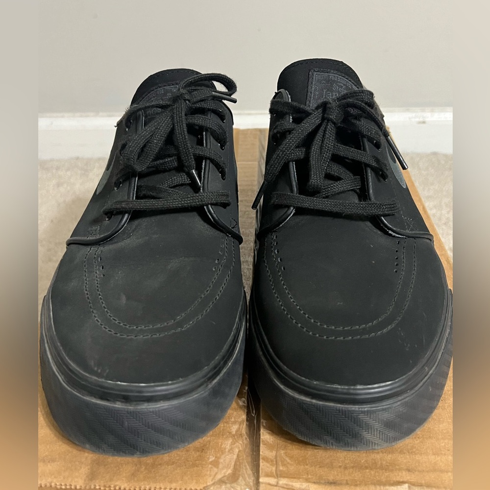 ✨SOLD✨
Nike Zoom Stefan Janoski (Black/Anthracite)